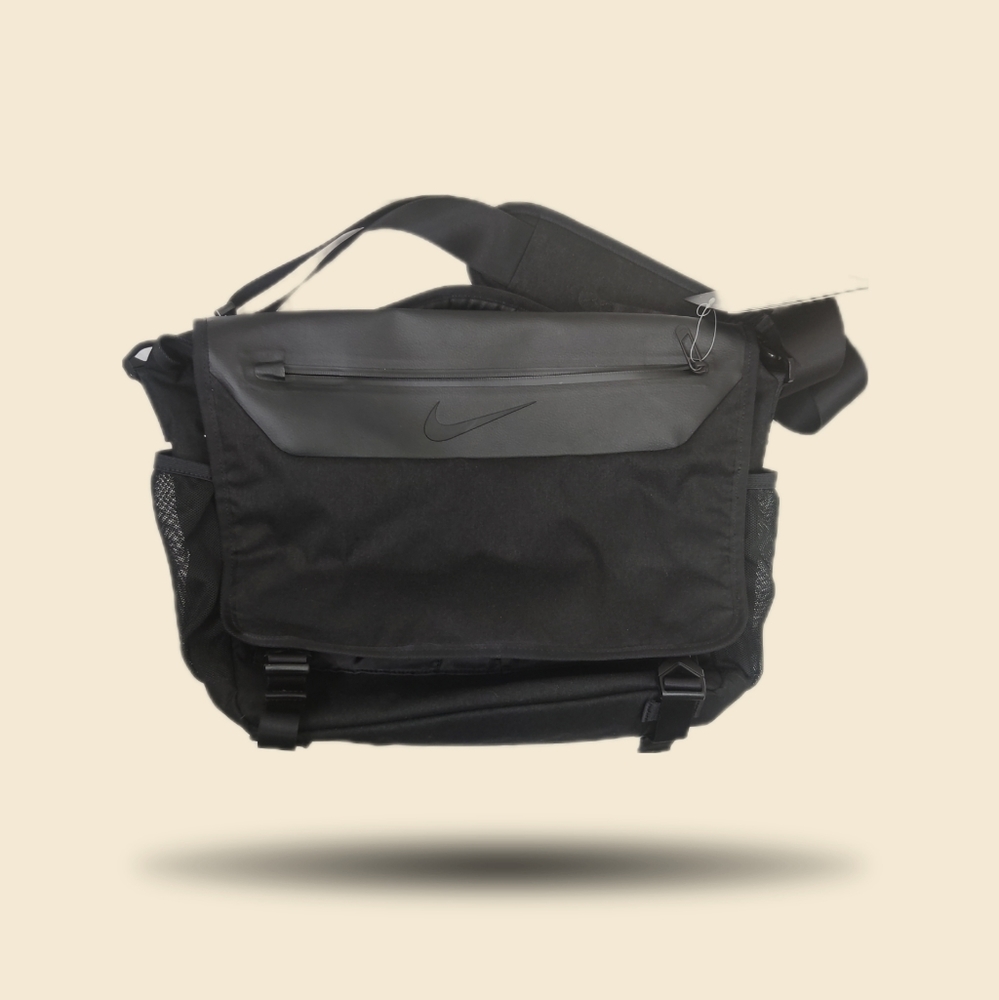 Nike Golf Departure III messenger bag